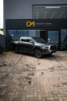 TOYOTA HILUX 2.8 D-4D TURBO DIESEL CD SRX 4X4 AUTOMÁTICO TOYOTA HILUX 2.8 D-4D TURBO DIESEL CD SRX 4X4 AUTOMÁTICO