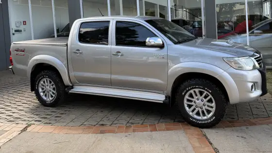 TOYOTA HILUX 3.0 SRV TOP 4X4 CD 16V TURBO INTERCOOLER DIESEL 4P AUTOMÁTICO