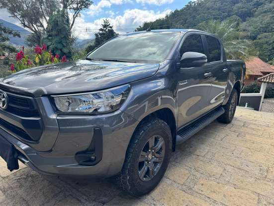 TOYOTA-HILUX-2025
