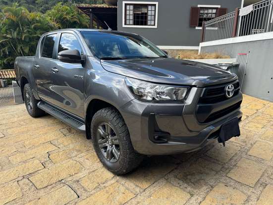 TOYOTA-HILUX-2025