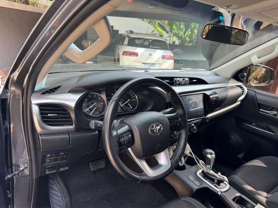 TOYOTA-HILUX-2.8 D-4D TURBO DIESEL CD SR 4X4 AUTOMÁTICO TOYOTA-HILUX-2025