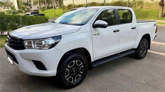 TOYOTA HILUX 2.8 NARROW 4X4 CD 16V DIESEL 4P MANUAL
