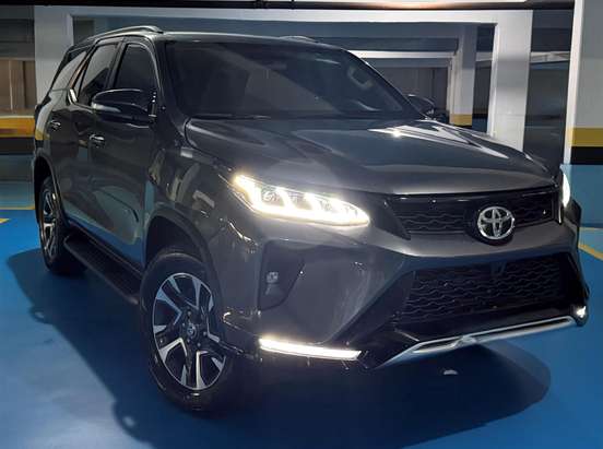 TOYOTA-HILUX SW4-2017