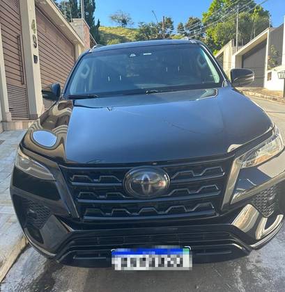 TOYOTA HILUX SW4 2.8 D-4D TURBO DIESEL SRX 7L 4X4 AUTOMÁTICO