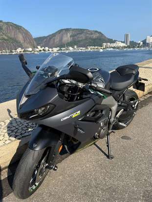 TRIUMPH-DAYTONA 660-2024