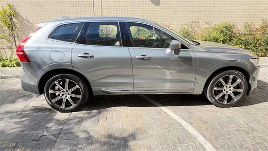 VOLVO-XC60-2017