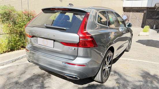 VOLVO-XC60-2017