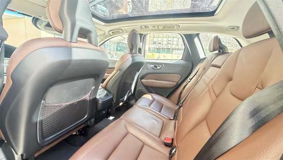 VOLVO-XC60-2017