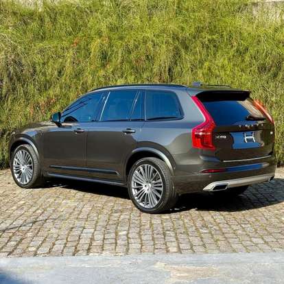VOLVO-XC90-2020