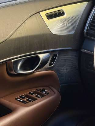 VOLVO-XC90-2020