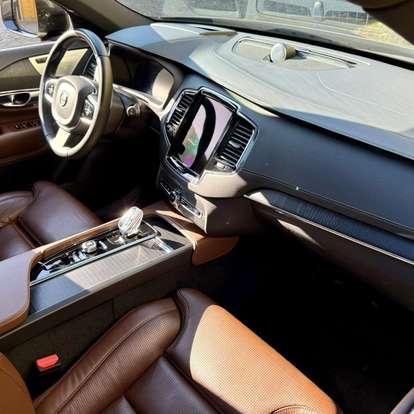 VOLVO-XC90-2020