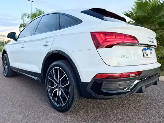 AUDI-Q5-2021
