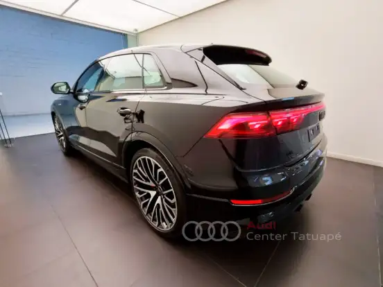 AUDI-Q8-2025