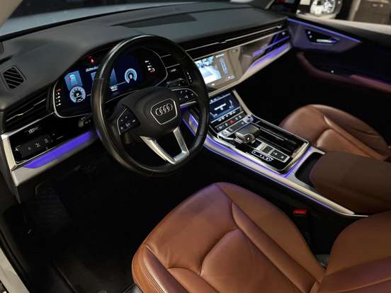 AUDI-Q7-2021