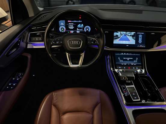 AUDI-Q7-2021
