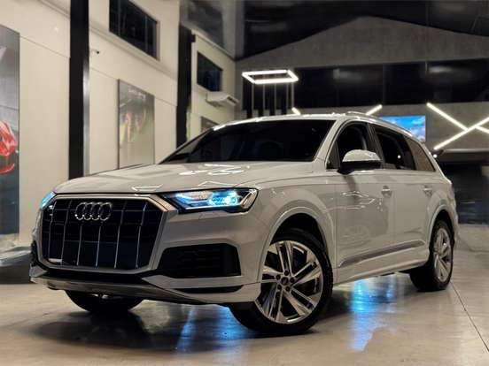 AUDI-Q7-2021