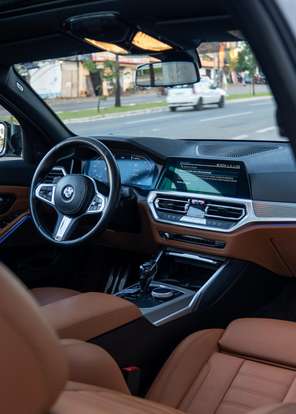 BMW-320i-2021
