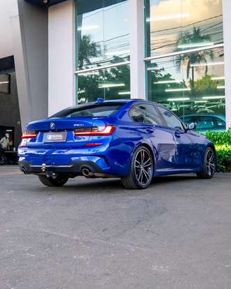 BMW-320i-2022