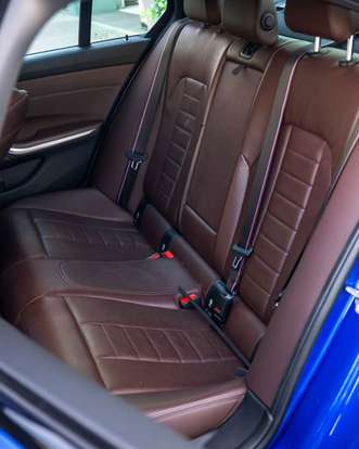 BMW-320i-2022