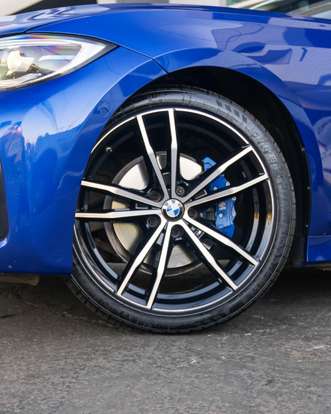 BMW-320i-2022