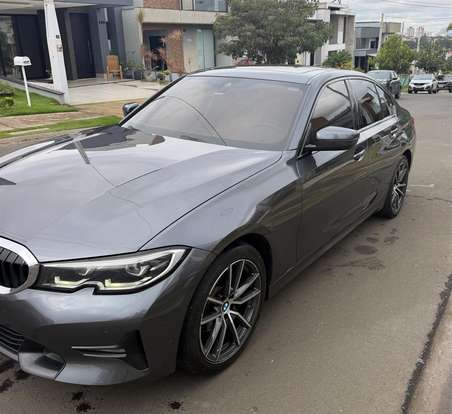 BMW-320i-2020