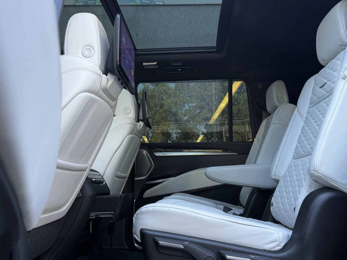 Cadillac Escalade — foto 12