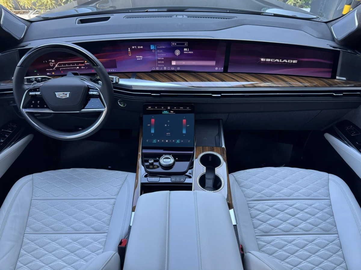 Cadillac Escalade — foto 13