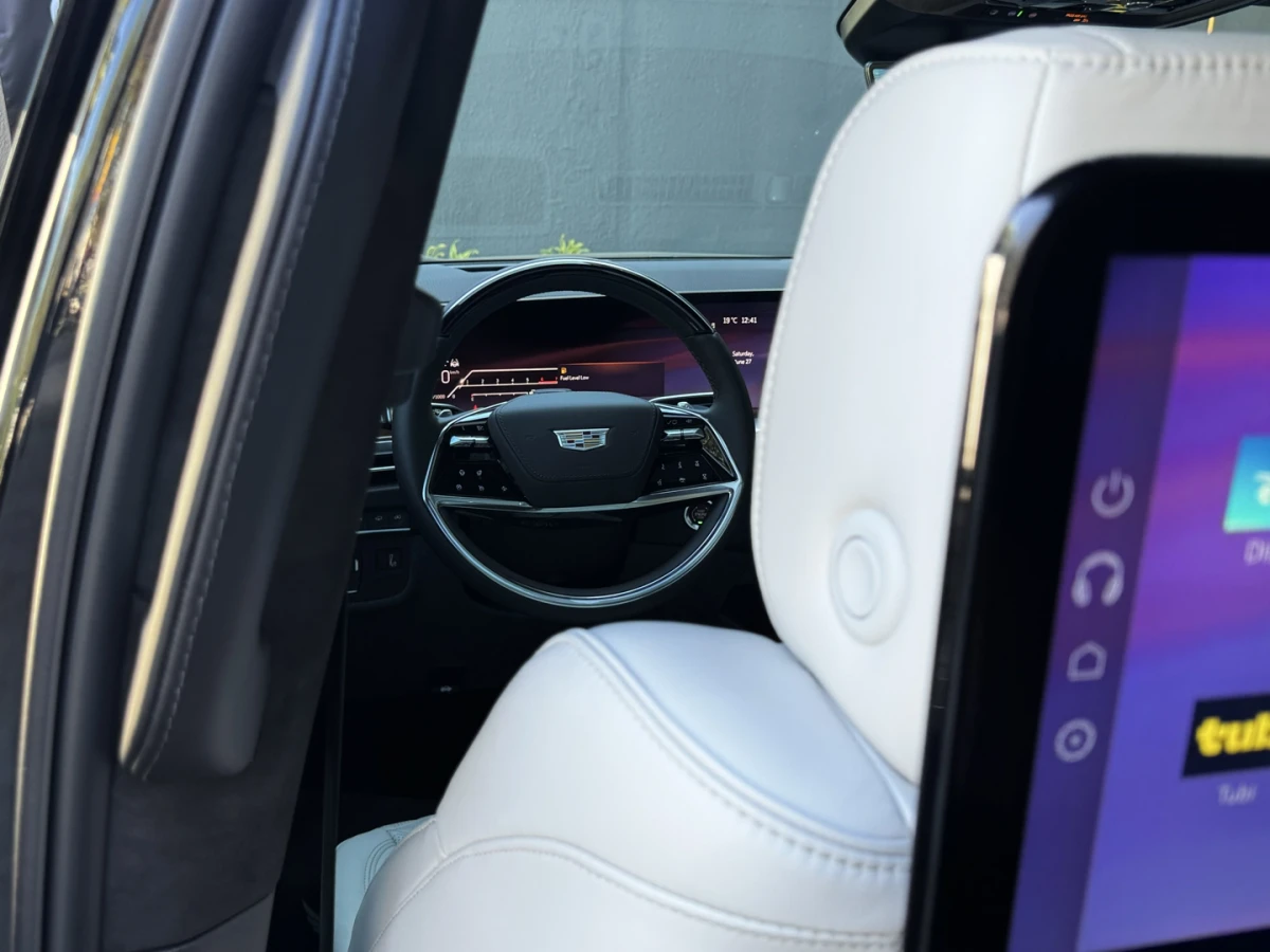 Cadillac Escalade — foto 15