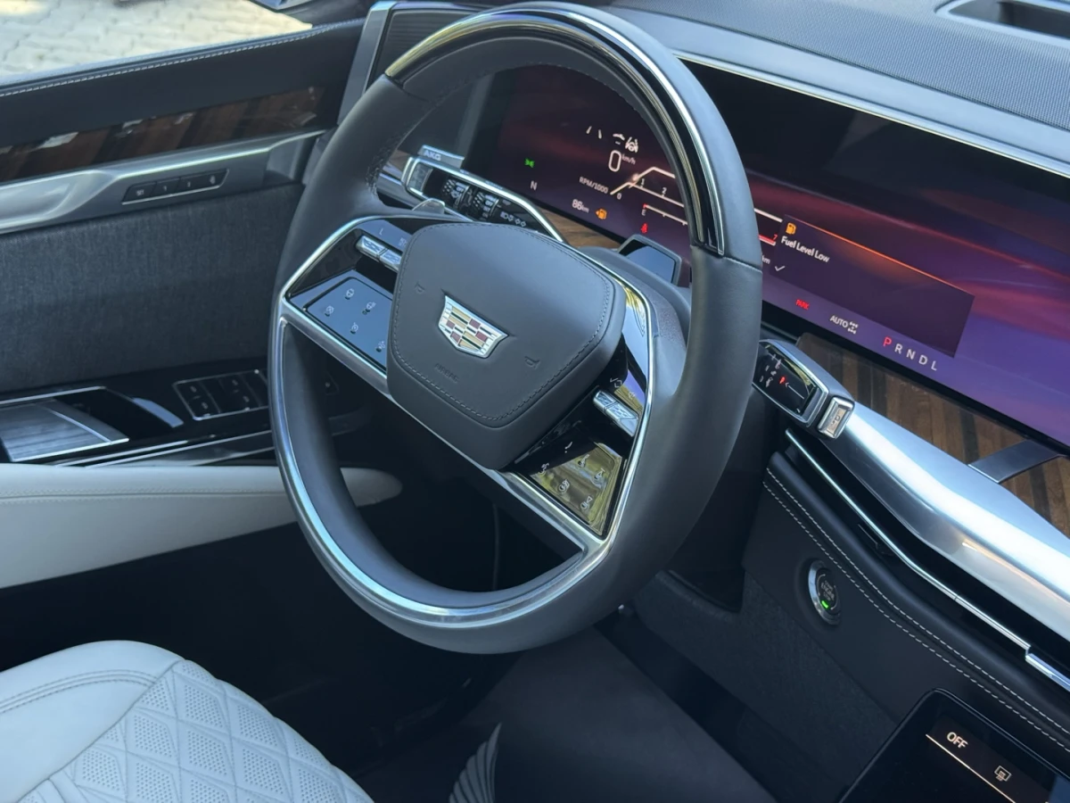Cadillac Escalade — foto 17