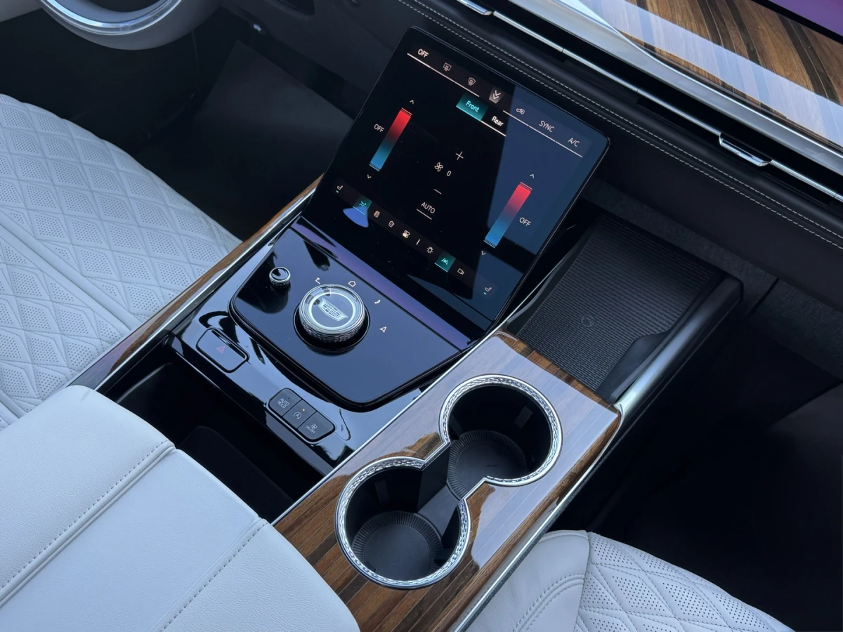 Cadillac Escalade — foto 18