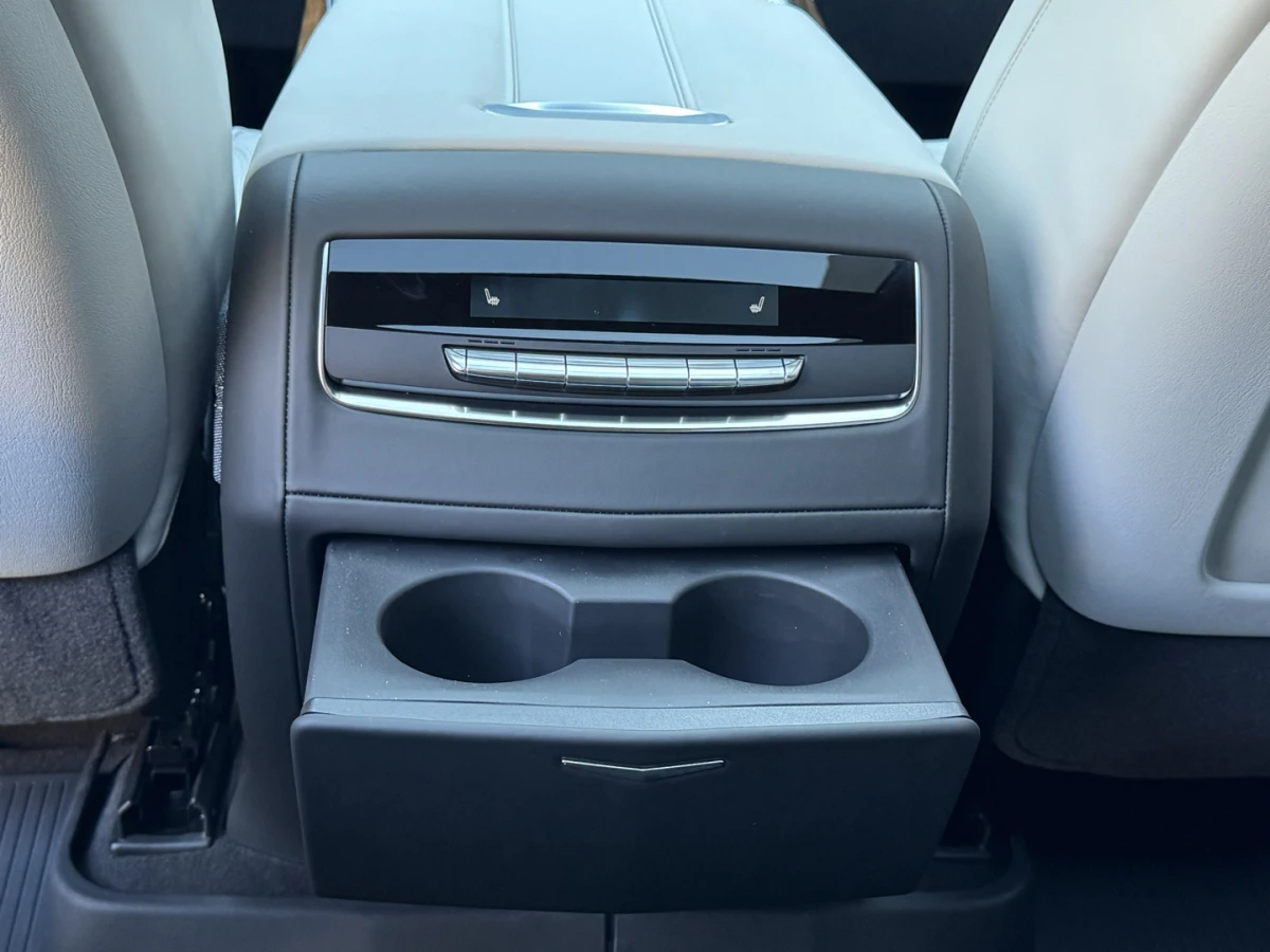 Cadillac Escalade — foto 19