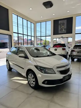 CHEVROLET ONIX 1.4 MPFI LT 8V FLEX 4P MANUAL CHEVROLET ONIX 1.4 MPFI LT 8V FLEX 4P MANUAL