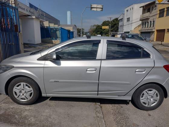 CHEVROLET ONIX 1.0 MPFI LT 8V FLEX 4P MANUAL