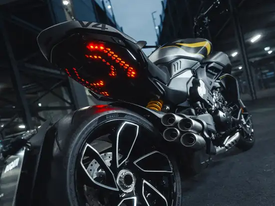 DUCATI-DIAVEL V4-2025