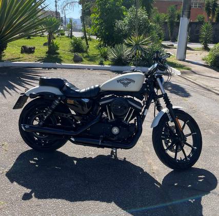 HARLEY-DAVIDSON SPORTSTER IRON 883 