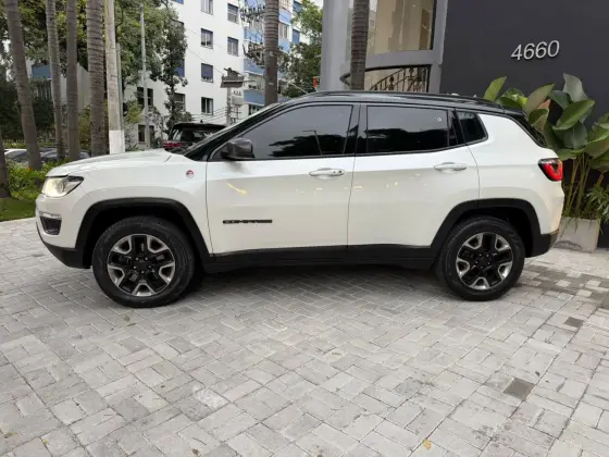 JEEP COMPASS 2.0 16V DIESEL TRAILHAWK 4X4 AUTOMÁTICO JEEP COMPASS 2.0 16V DIESEL TRAILHAWK 4X4 AUTOMÁTICO