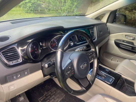 KIA-CARNIVAL-2015