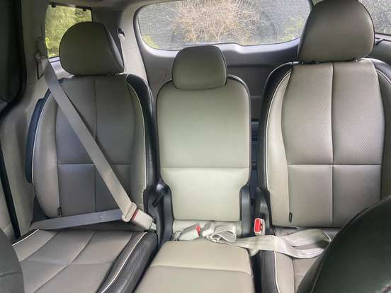 KIA-CARNIVAL-2015