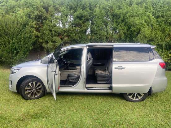 KIA-CARNIVAL-2015
