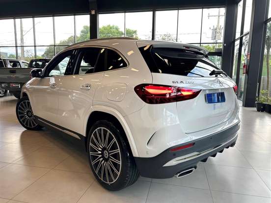 MERCEDES-BENZ-GLA 200-1.3 MHEV AMG LINE 7G-DCT MERCEDES-BENZ-GLA 200-2024