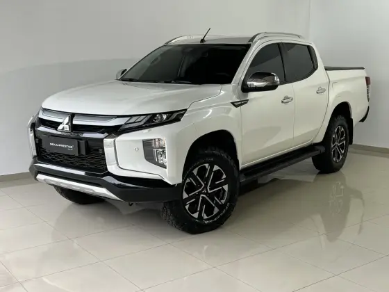 MITSUBISHI L200 TRITON 2.4 16V TURBO DIESEL SPORT HPE-S CD 4P 4X4 AUTOMÁTICO