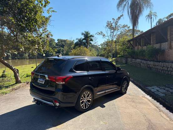 MITSUBISHI-OUTLANDER-2016