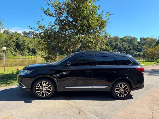 MITSUBISHI-OUTLANDER-2016