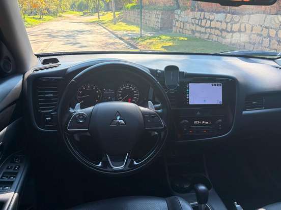 MITSUBISHI-OUTLANDER-2016