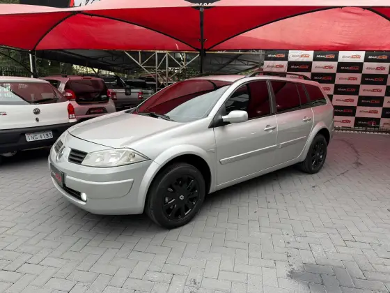 RENAULT MEGANE 1.6 DYNAMIQUE GRAND TOUR 16V FLEX 4P MANUAL RENAULT MEGANE 1.6 DYNAMIQUE GRAND TOUR 16V FLEX 4P MANUAL