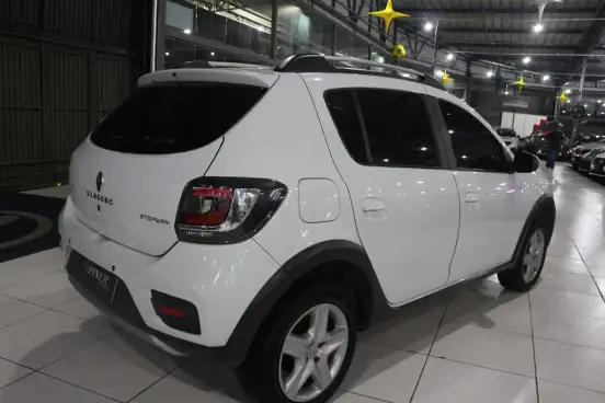 RENAULT-SANDERO-2015