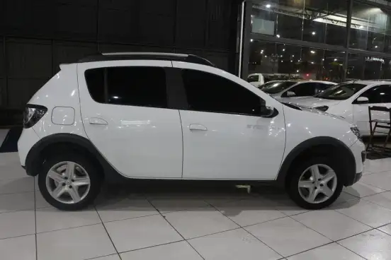 RENAULT-SANDERO-2015