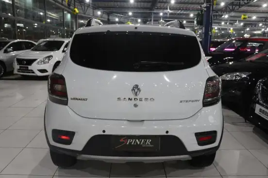 RENAULT-SANDERO-2015