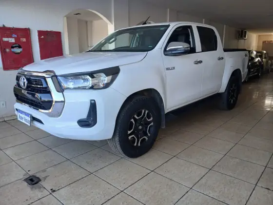 TOYOTA HILUX 2.8 D-4D TURBO DIESEL CD POWER PACK 4X4 MANUAL TOYOTA HILUX 2.8 D-4D TURBO DIESEL CD POWER PACK 4X4 MANUAL