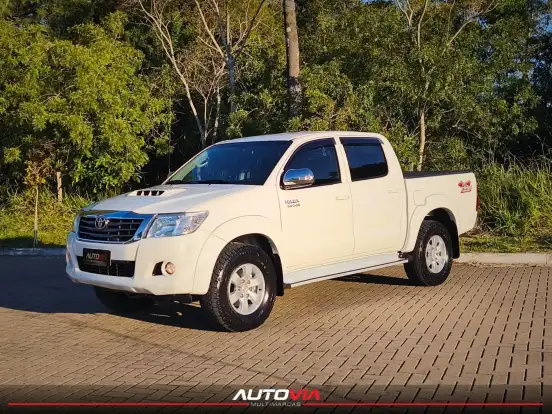 TOYOTA-HILUX-2014